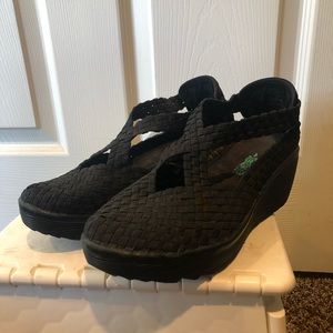 Serene Island Wedges